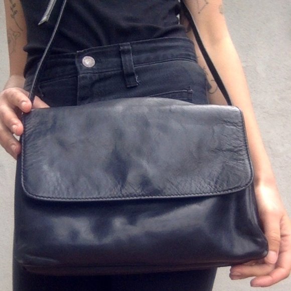 Vintage 90's Authentic Leather Purse - Picture 2 of 8